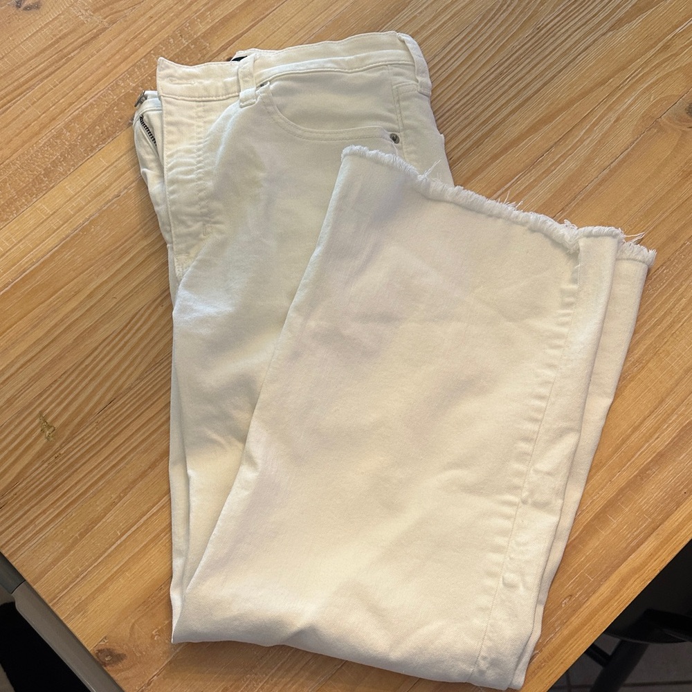 Women's White Frayed Hem Jeans
